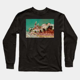 Colourful nudibranch with green background Long Sleeve T-Shirt